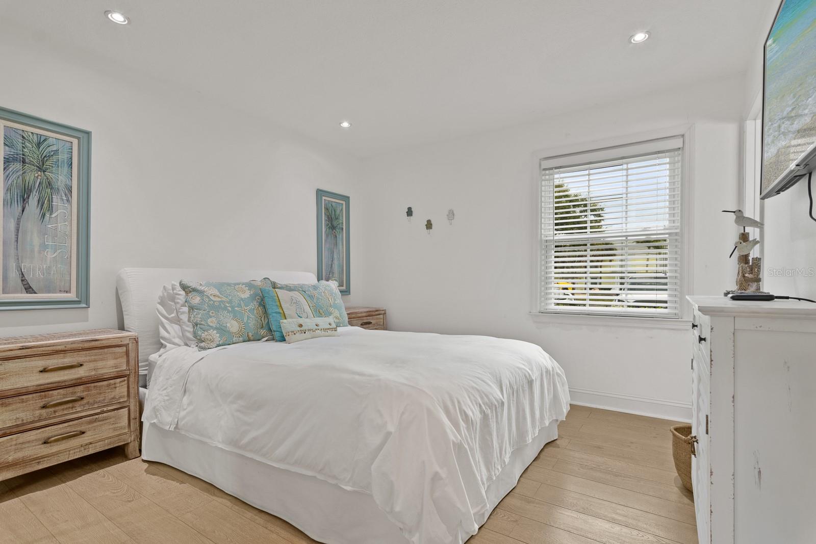 Image 21 of 68 For 5215 Coquina Key Drive Se A