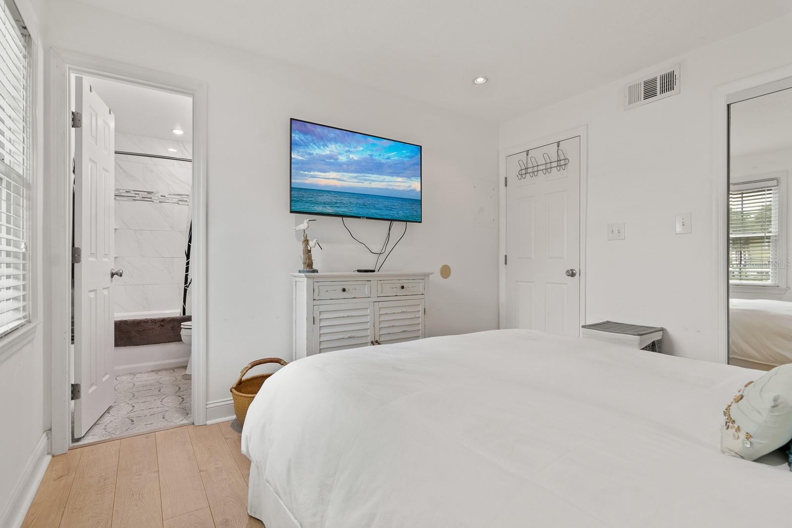 Image 22 of 68 For 5215 Coquina Key Drive Se A