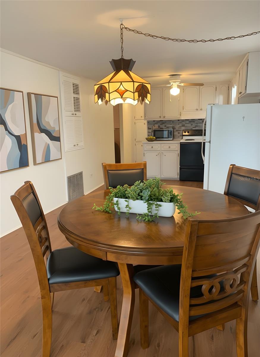 Listing photo id 1 for 7901 40th Avenue N 32