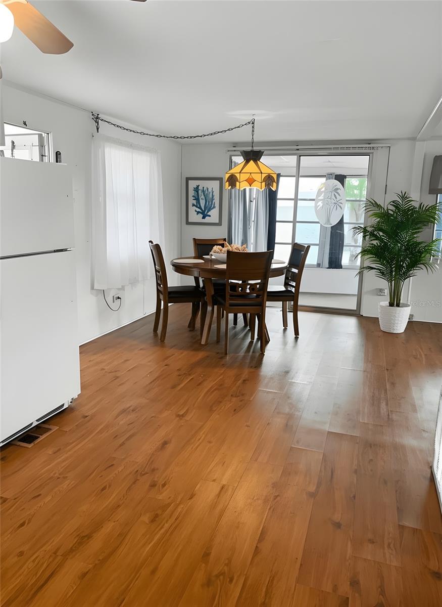 Listing photo id 2 for 7901 40th Avenue N 32