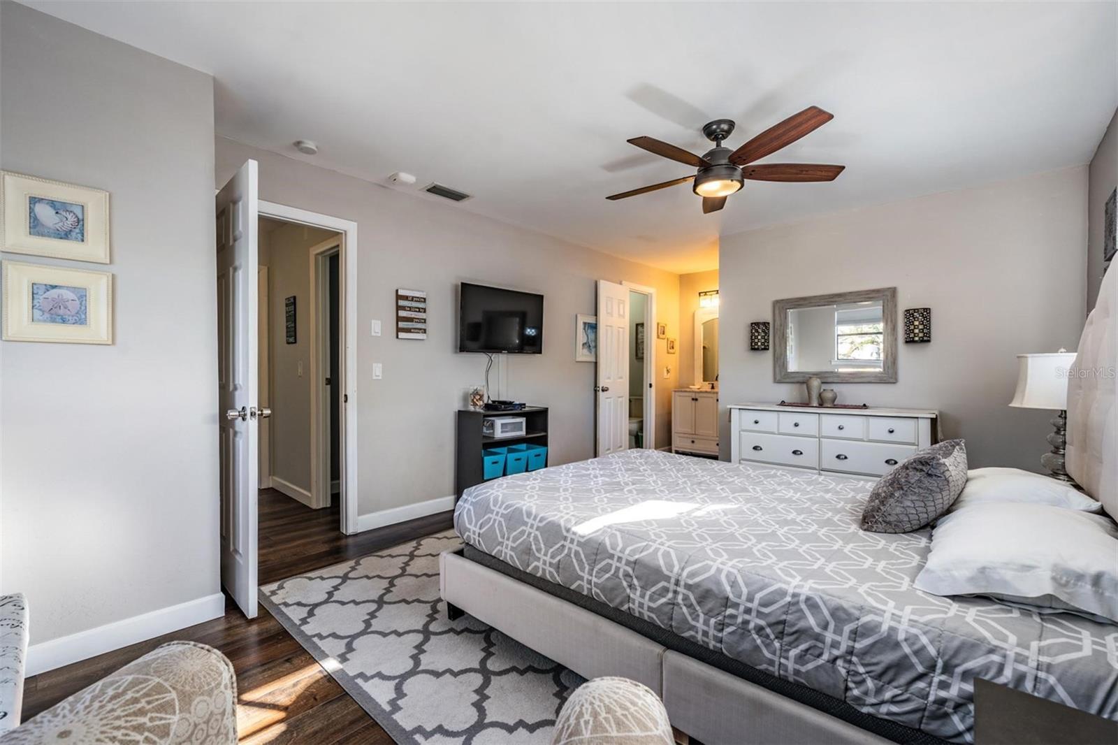 Image 22 of 54 For 19823 Gulf Boulevard 1