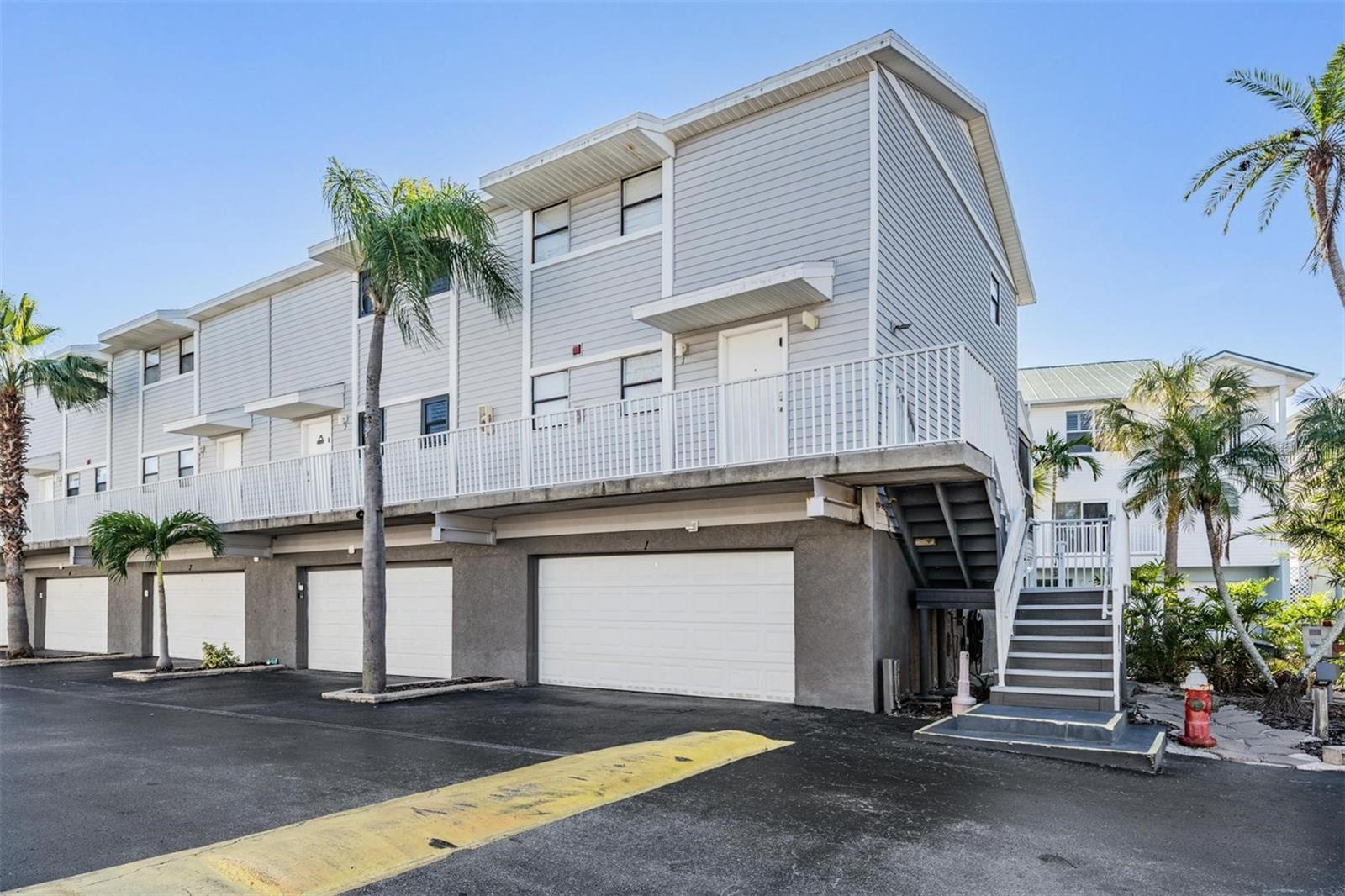 Image 33 of 54 For 19823 Gulf Boulevard 1