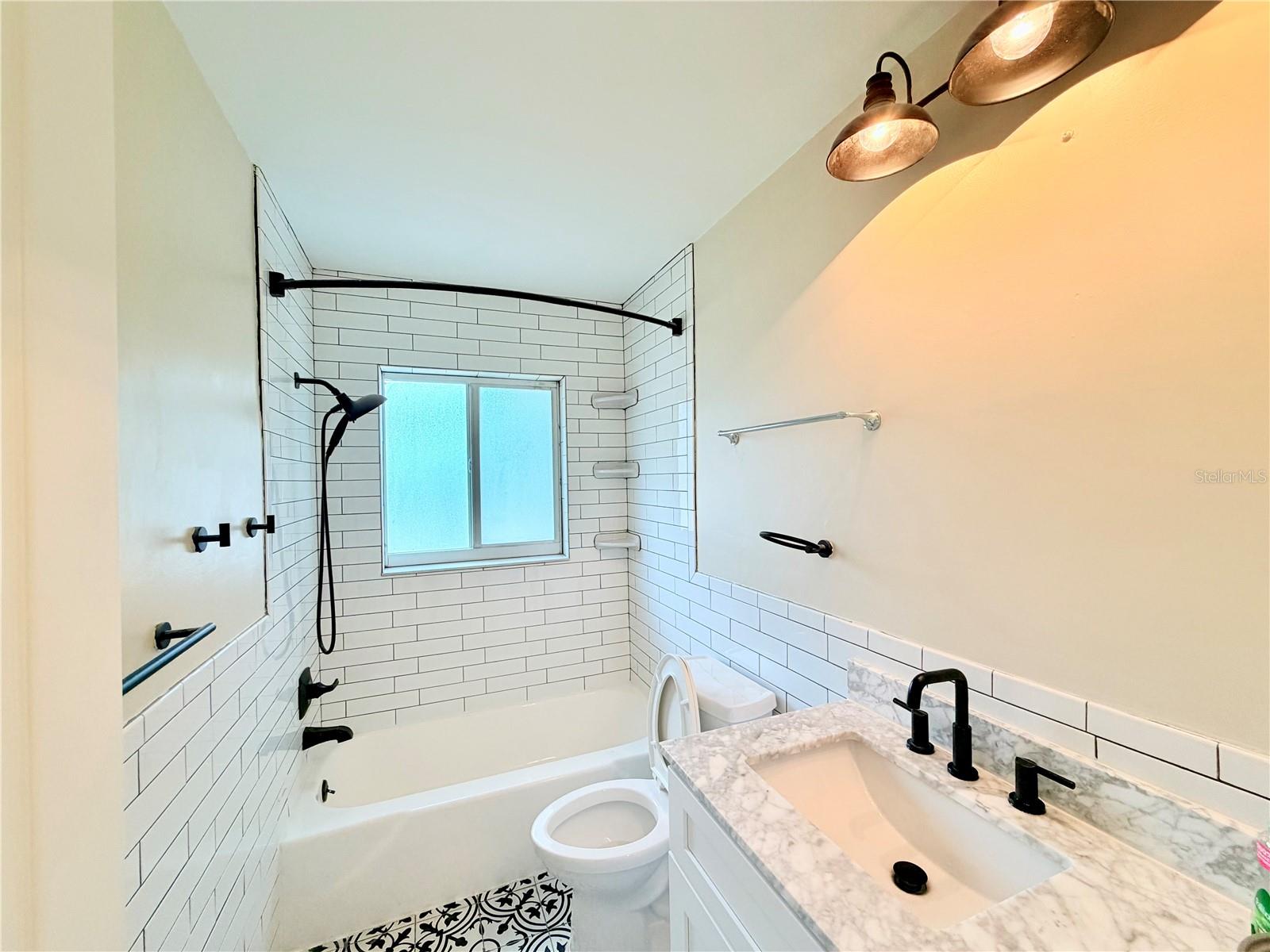 Image 11 of 24 For 4866 Huntington Street Ne