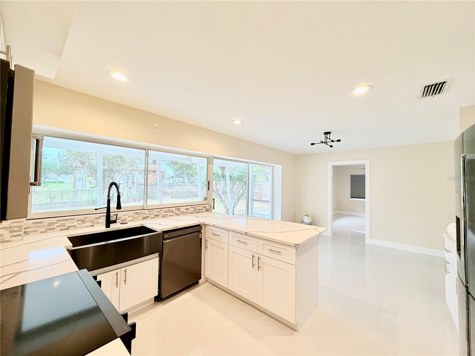 Image 14 of 24 For 4866 Huntington Street Ne