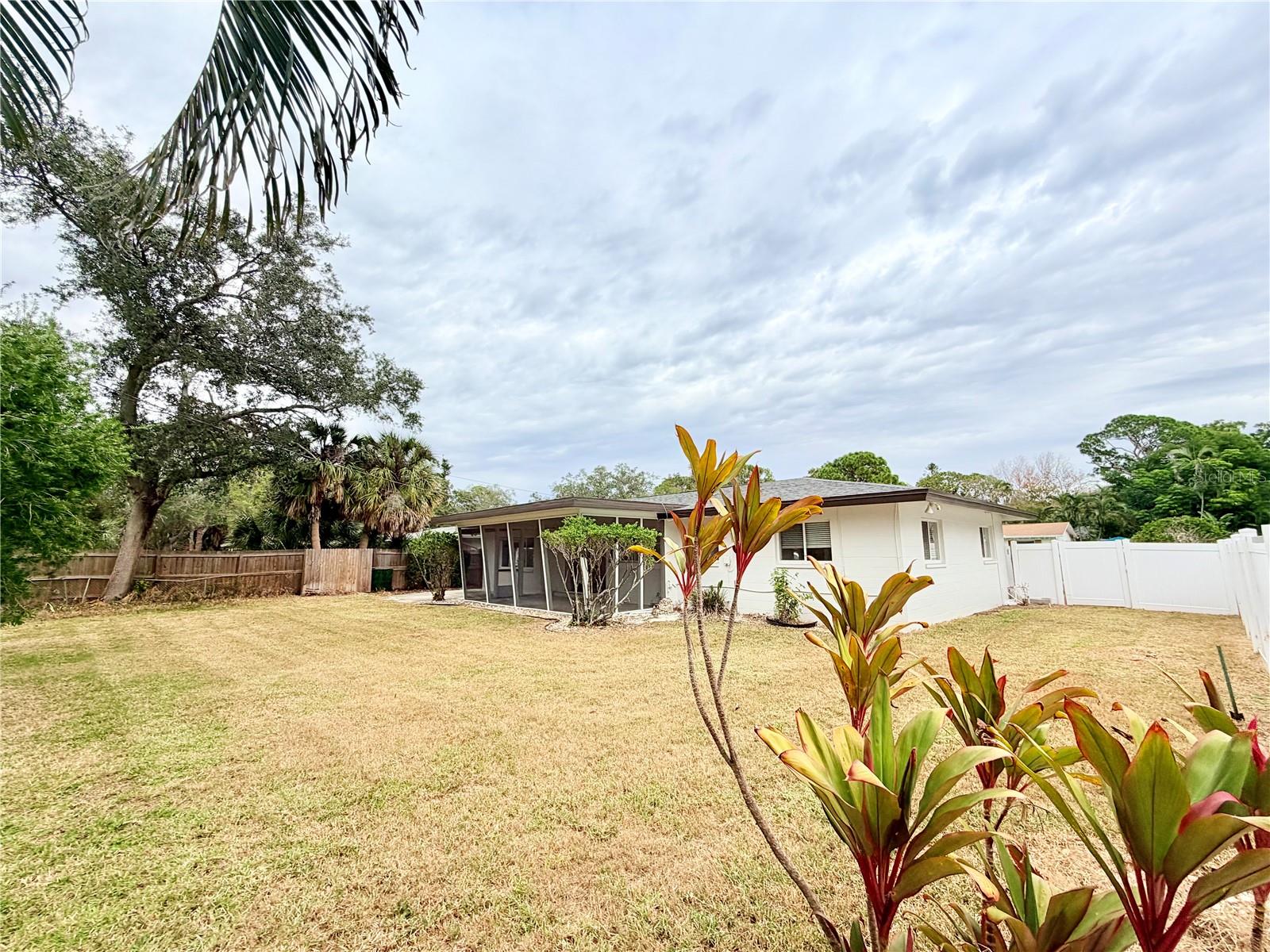 Image 23 of 24 For 4866 Huntington Street Ne