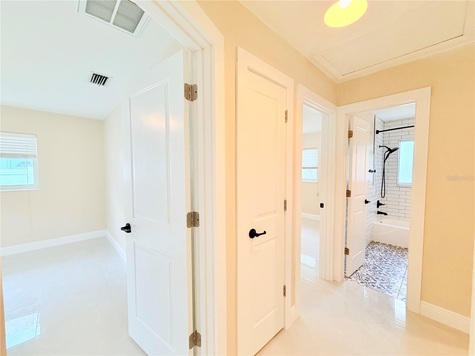 Image 6 of 24 For 4866 Huntington Street Ne