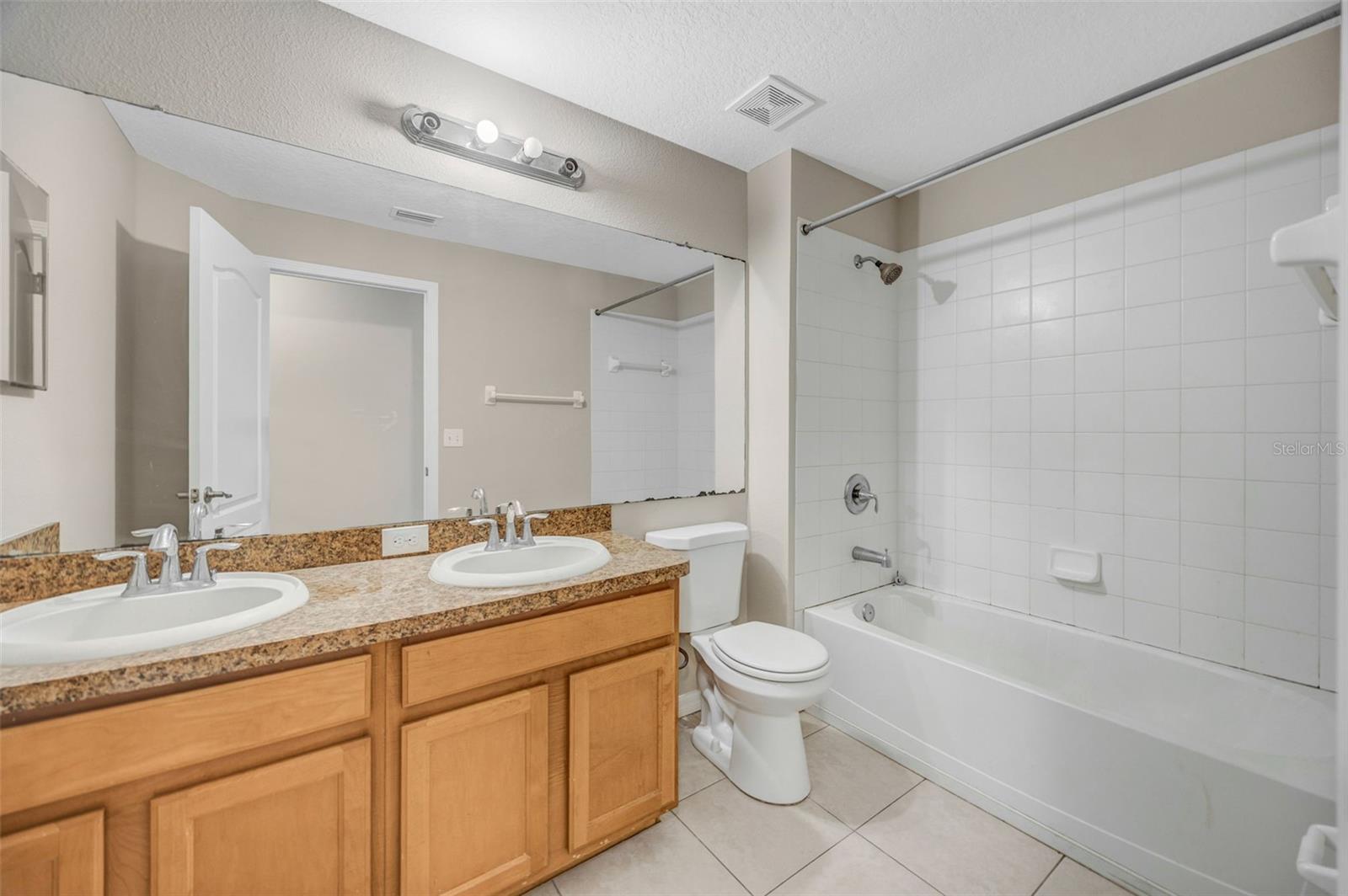 Image 13 of 52 For 3841 Hampton Hills Dr