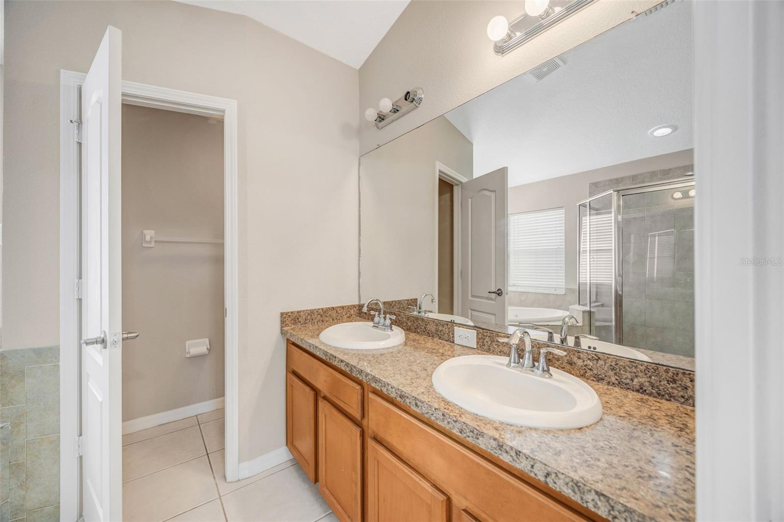 Image 36 of 52 For 3841 Hampton Hills Dr