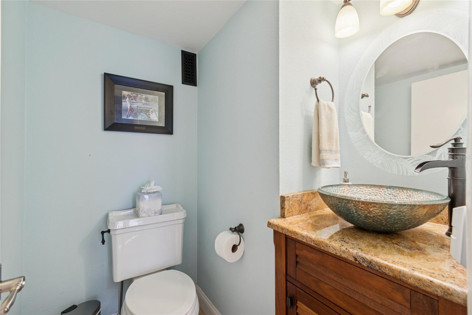 Image 35 of 59 For 1 Key Capri  101e