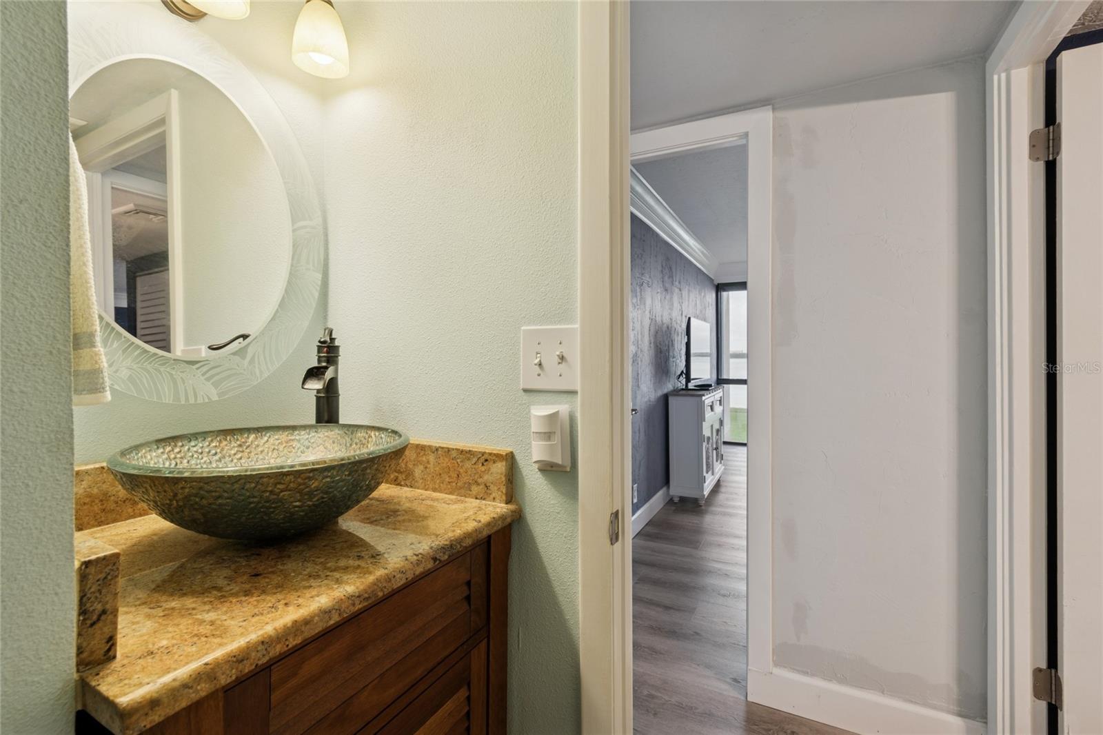 Image 36 of 59 For 1 Key Capri  101e