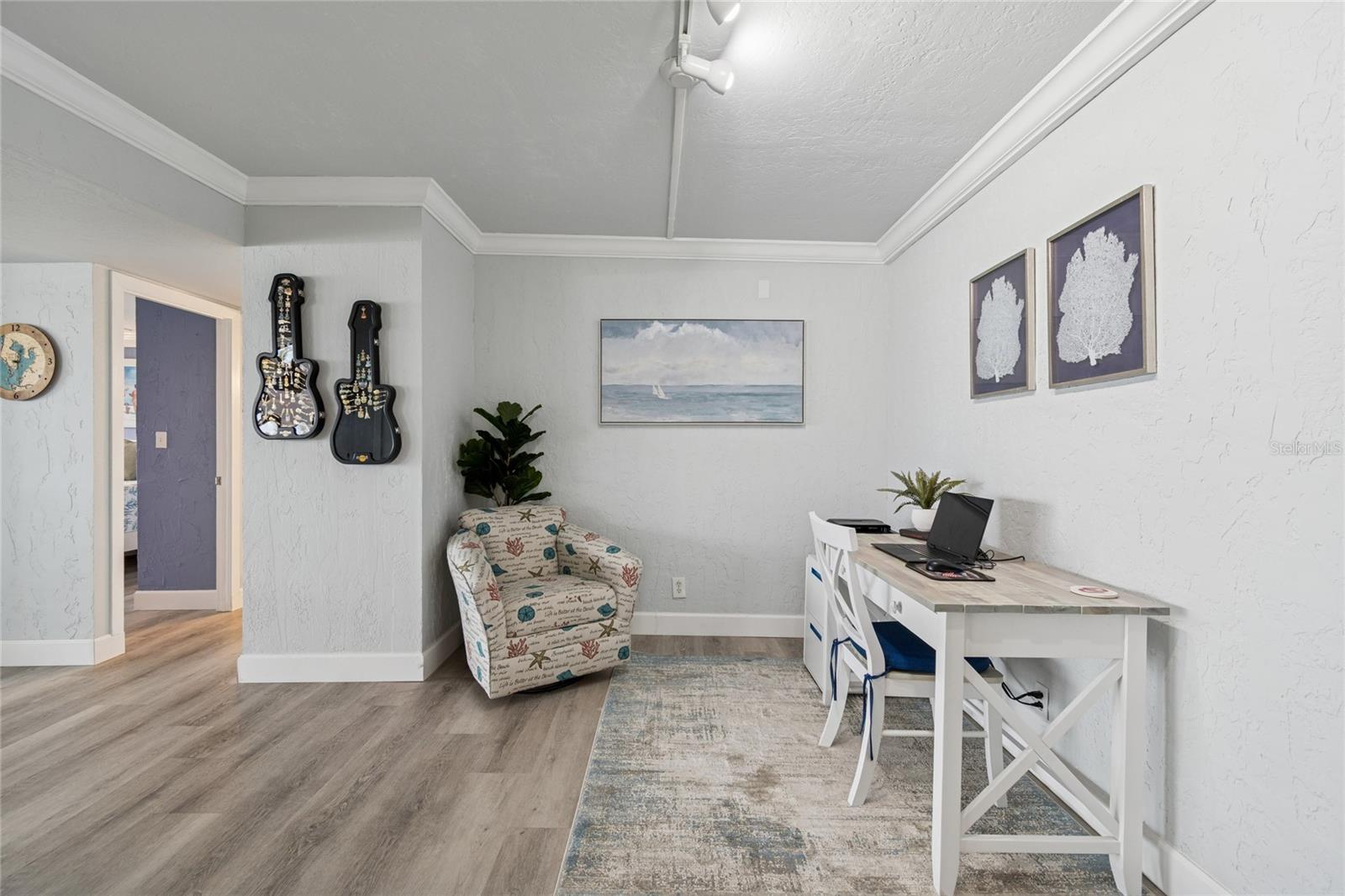 Image 6 of 59 For 1 Key Capri  101e