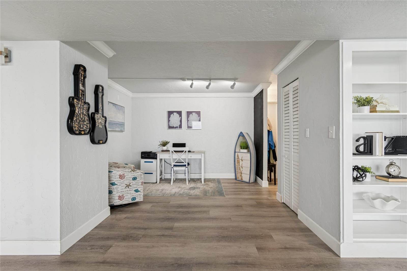 Image 7 of 59 For 1 Key Capri  101e