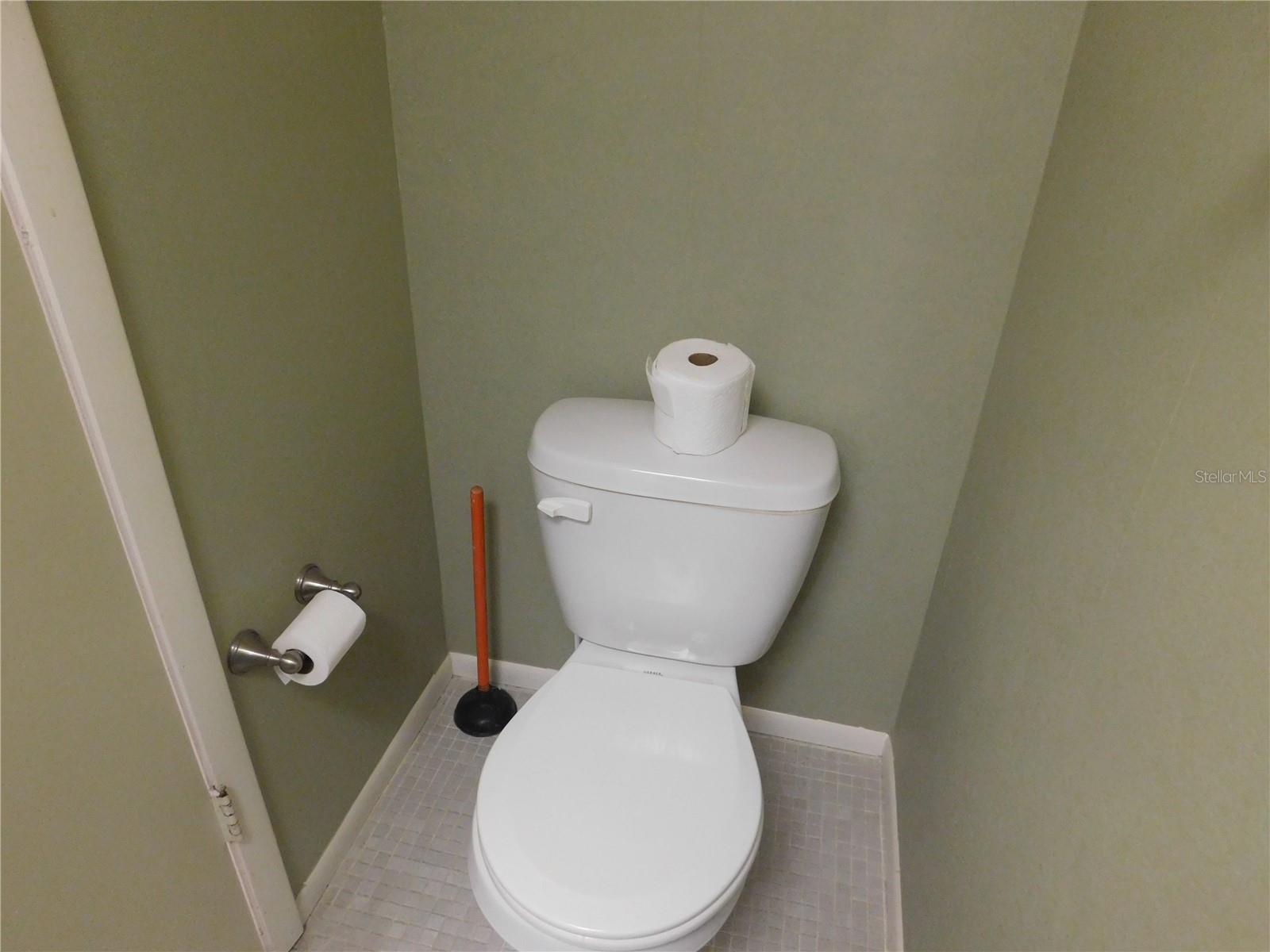 Image 13 of 17 For 4920 Locust Street Ne 106