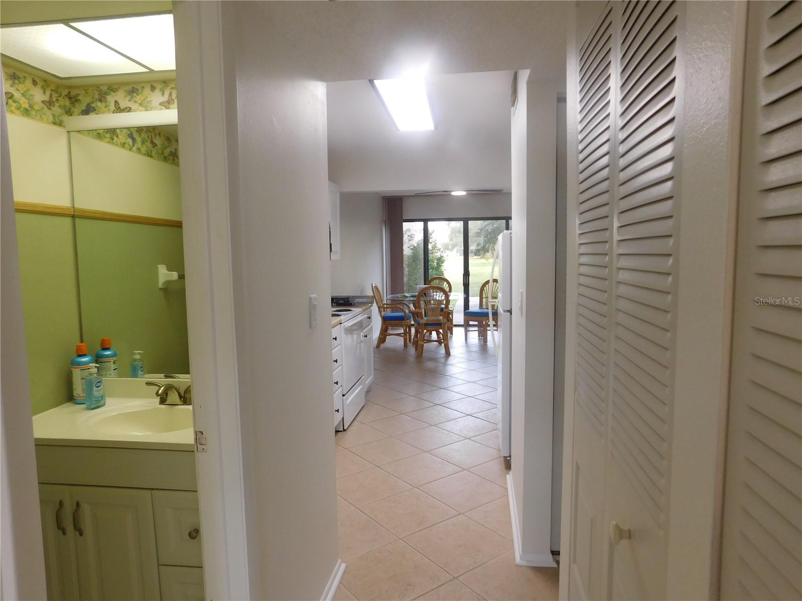 Image 7 of 17 For 4920 Locust Street Ne 106