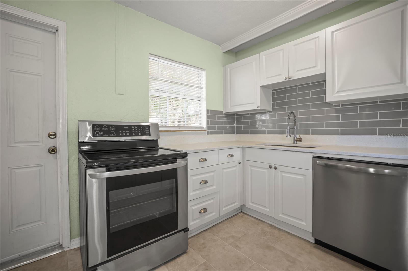 Image 10 of 22 For 1511 35th Avenue N