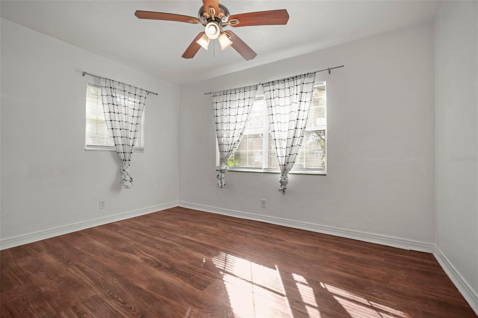 Image 14 of 22 For 1511 35th Avenue N