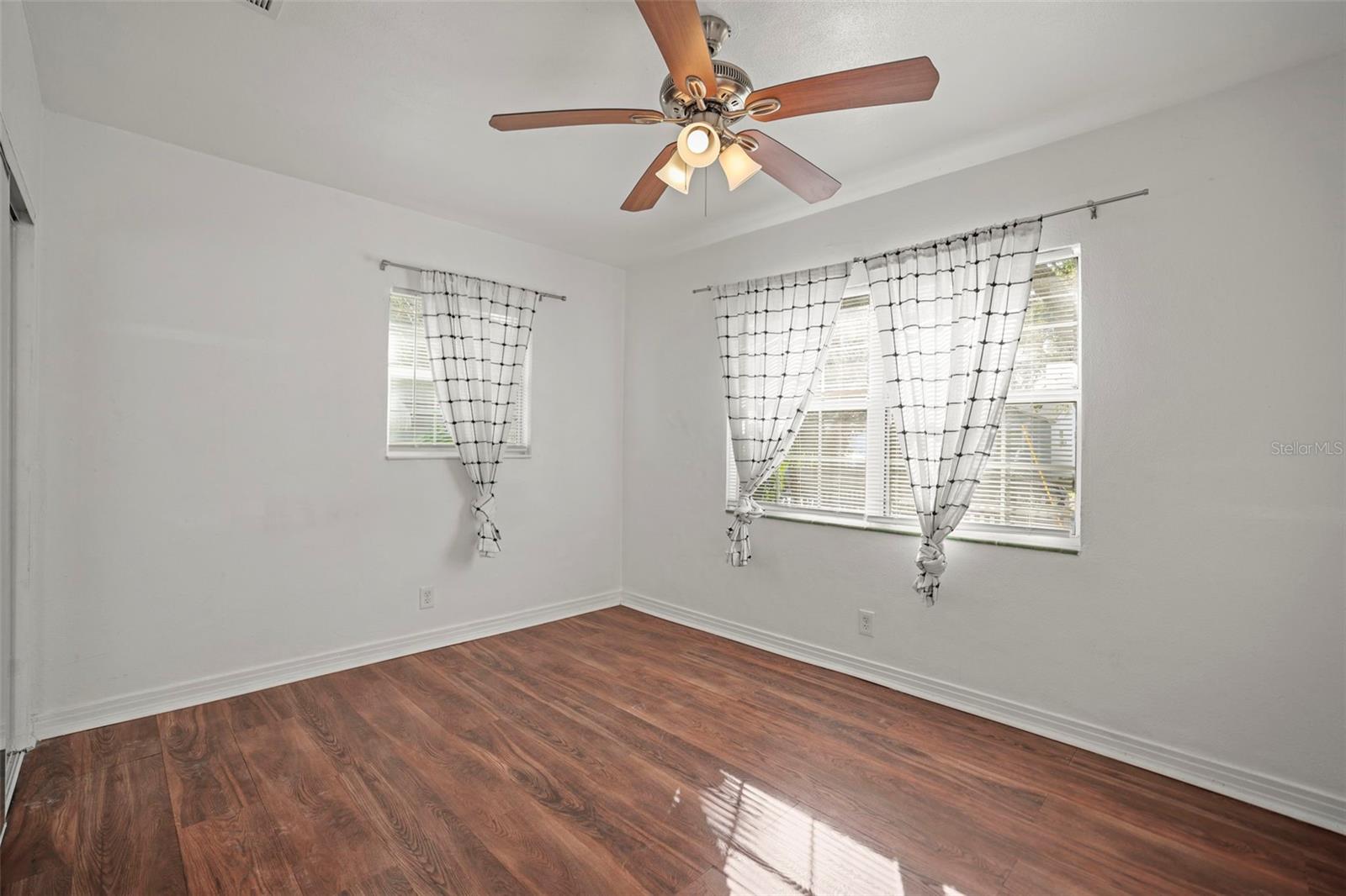 Image 16 of 22 For 1511 35th Avenue N