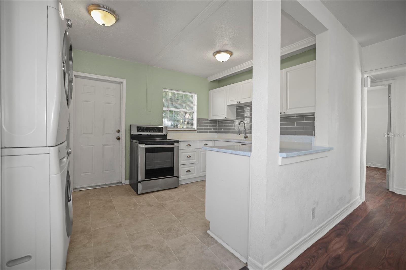 Image 8 of 22 For 1511 35th Avenue N