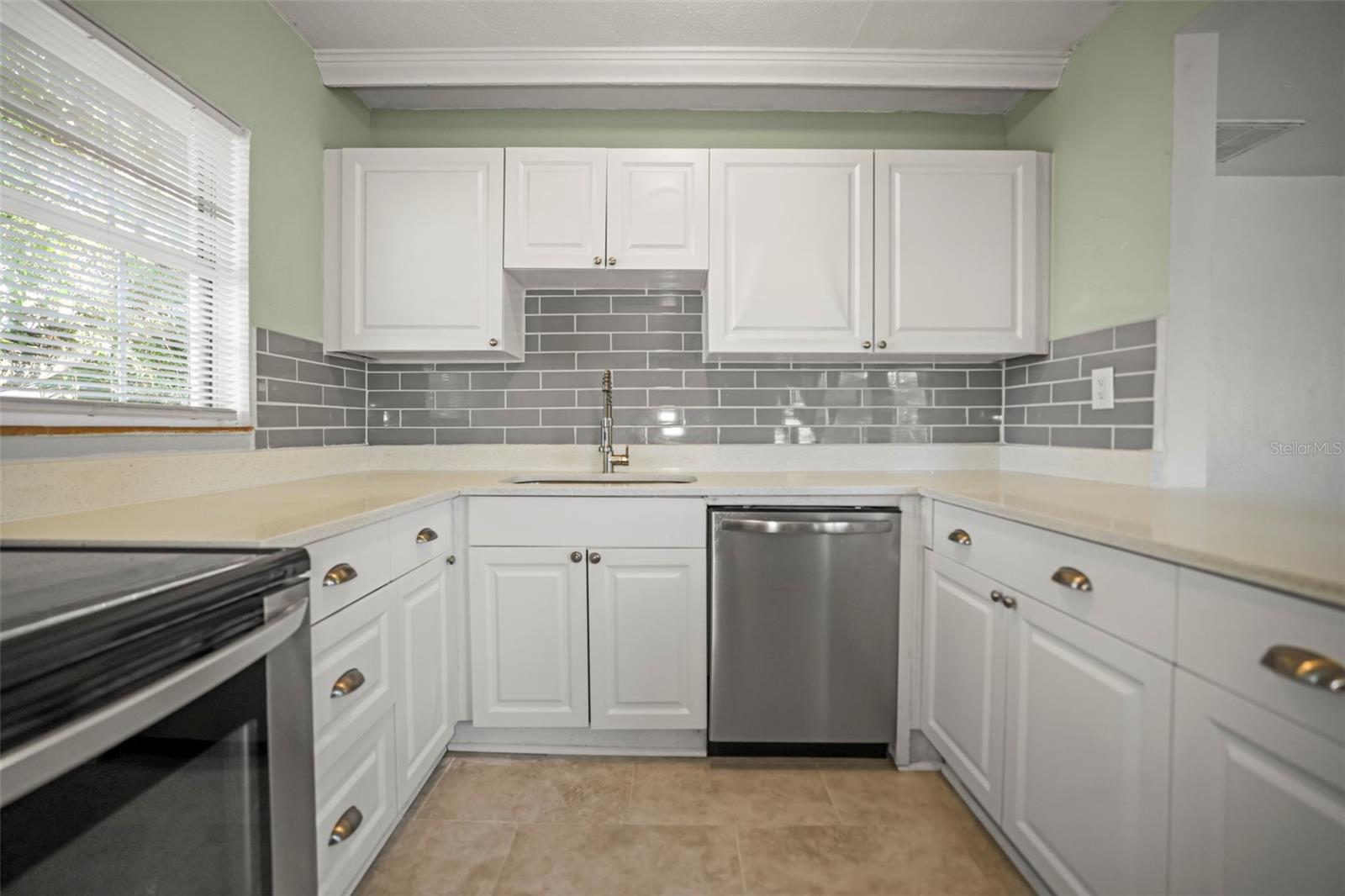 Image 9 of 22 For 1511 35th Avenue N