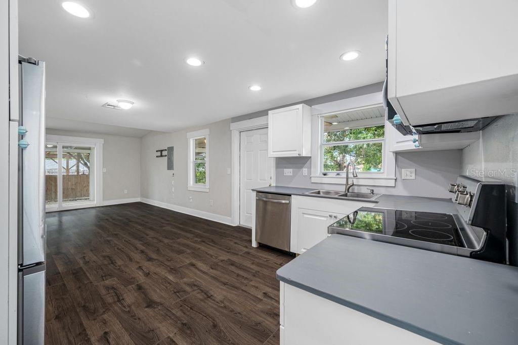 Image 6 of 23 For 4466 57th Avenue N