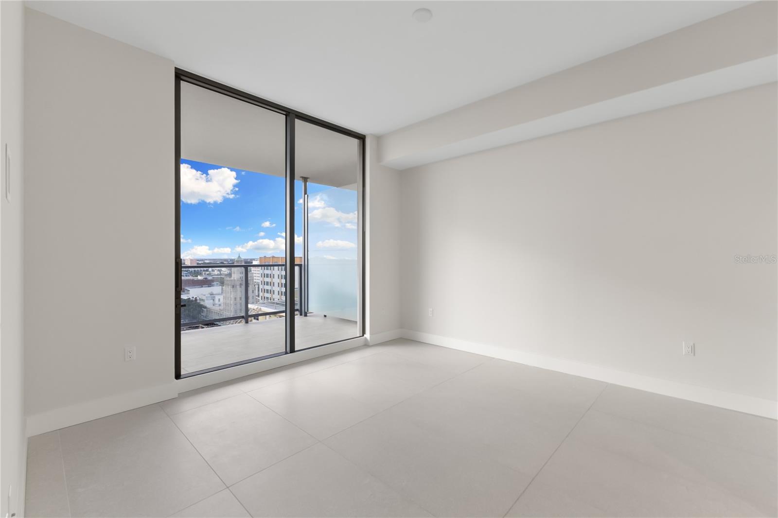 Image 12 of 33 For 275 1st Avenue S 1407