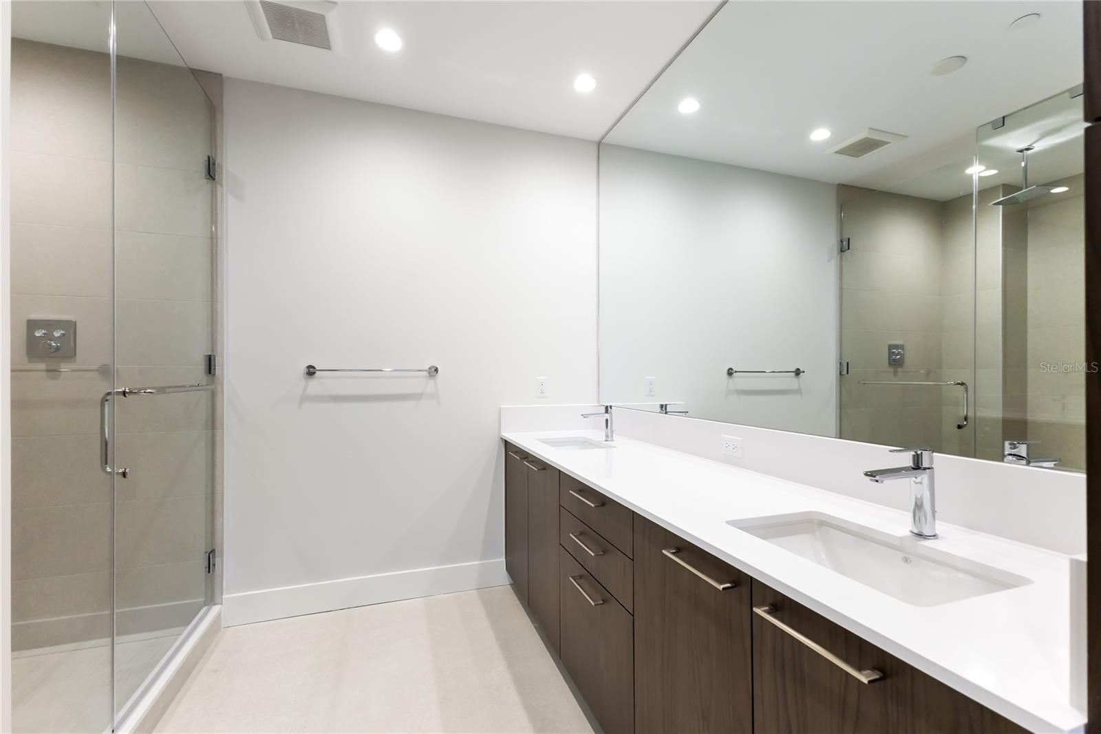 Image 14 of 33 For 275 1st Avenue S 1407