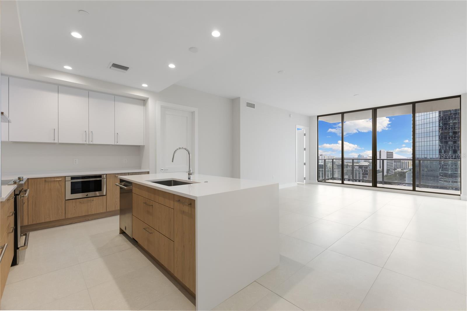 Image 8 of 33 For 275 1st Avenue S 1407