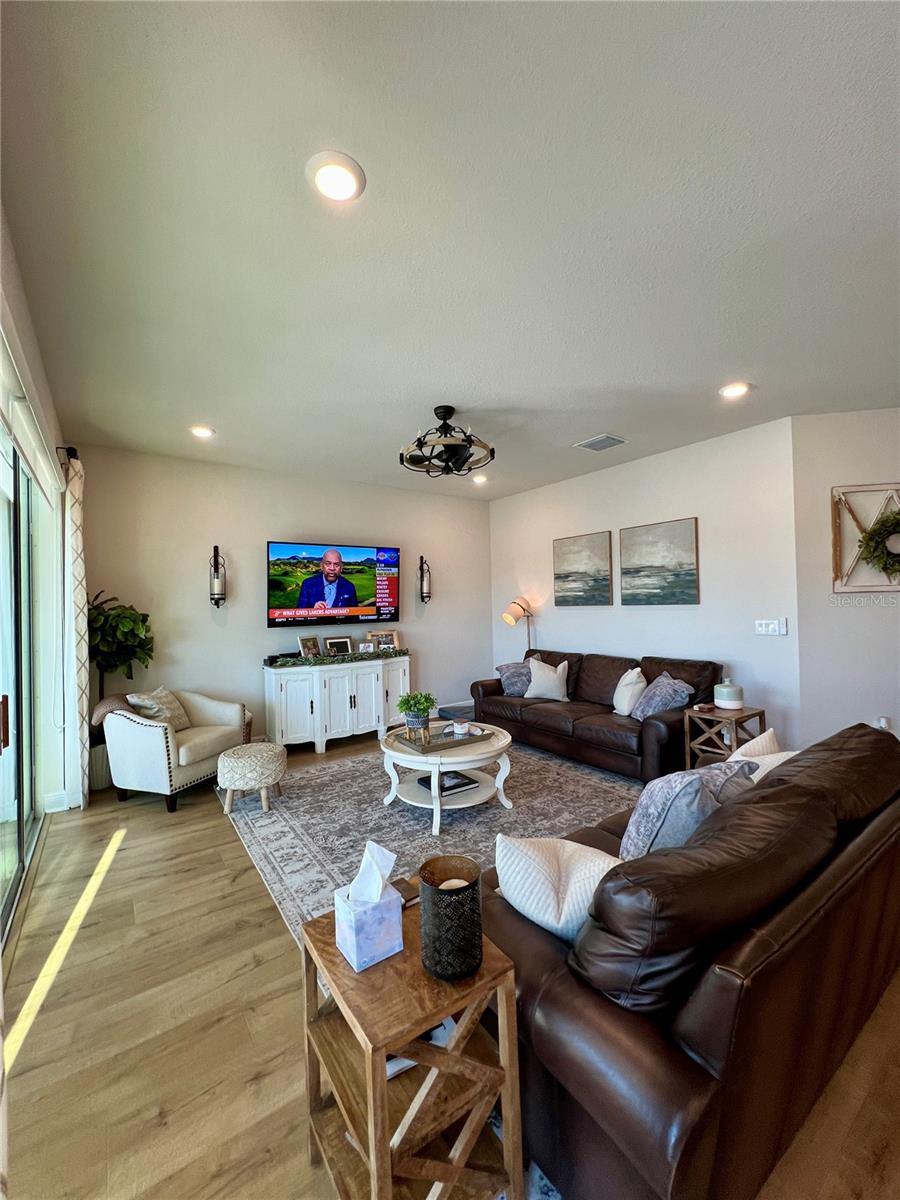 Listing photo id 13 for 28841 Orange Berry Drive