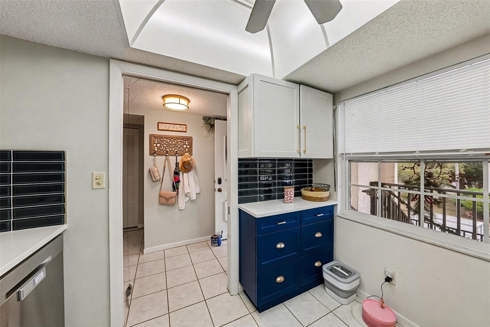 Image 10 of 23 For 831 Maple Court 310