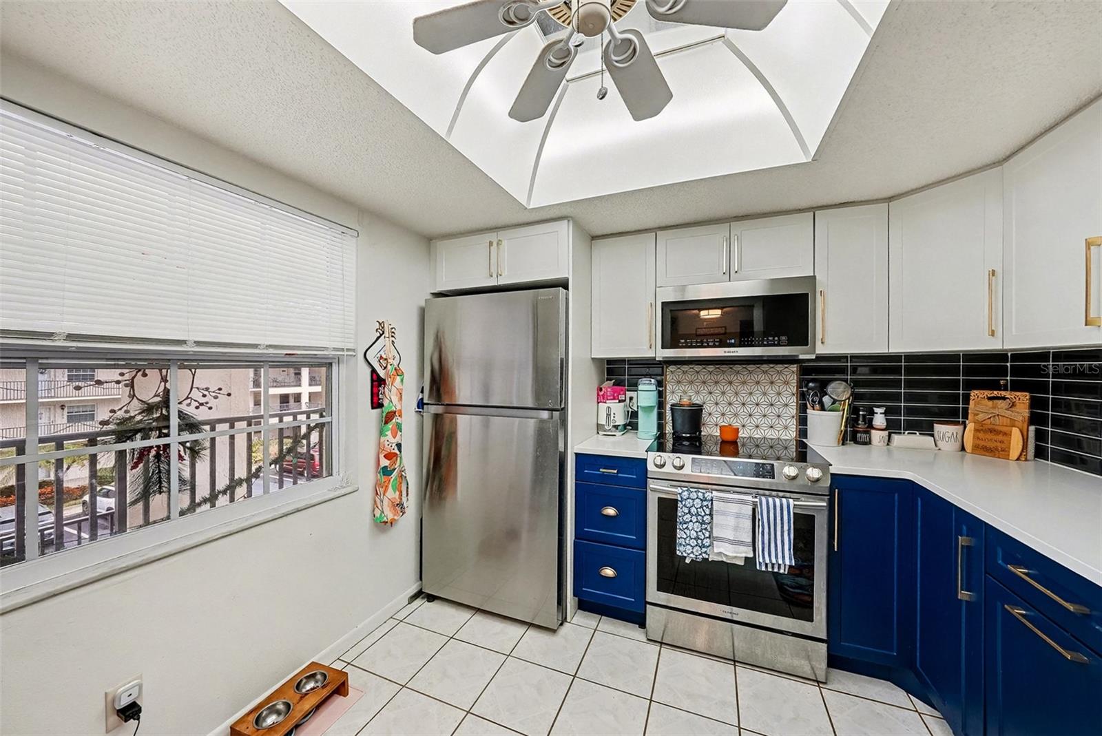 Image 11 of 23 For 831 Maple Court 310