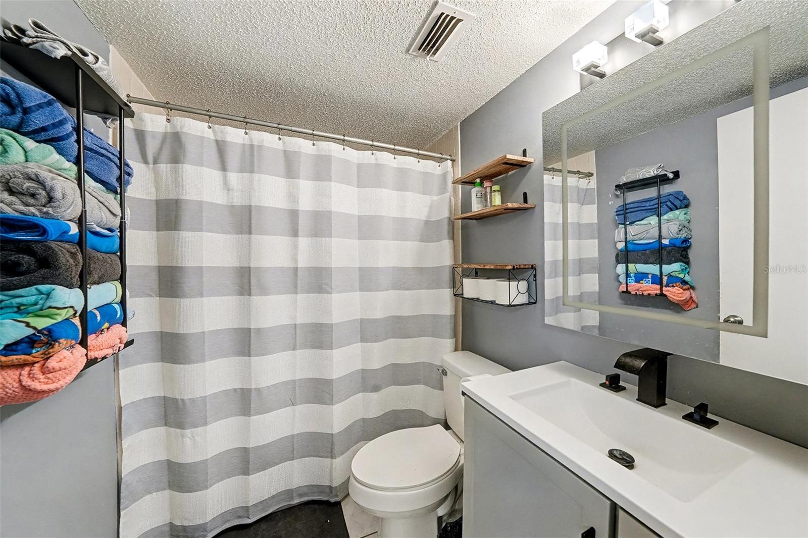 Image 17 of 23 For 831 Maple Court 310