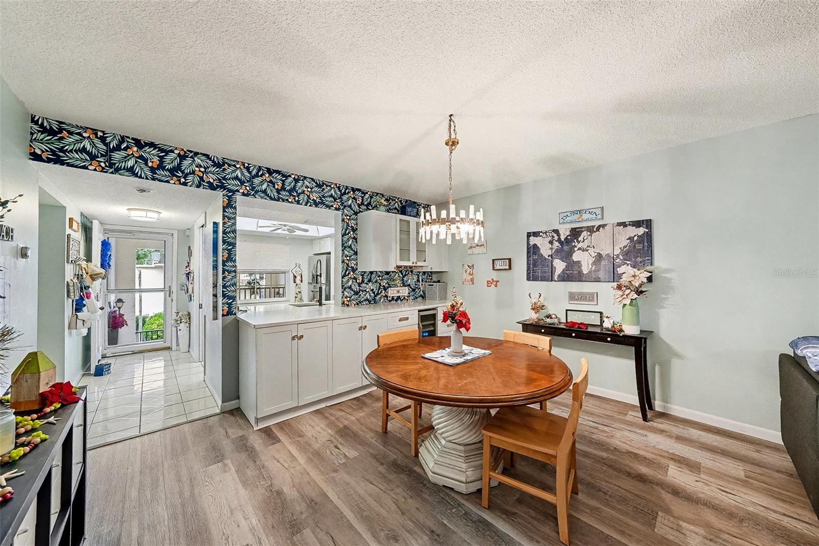 Image 4 of 23 For 831 Maple Court 310