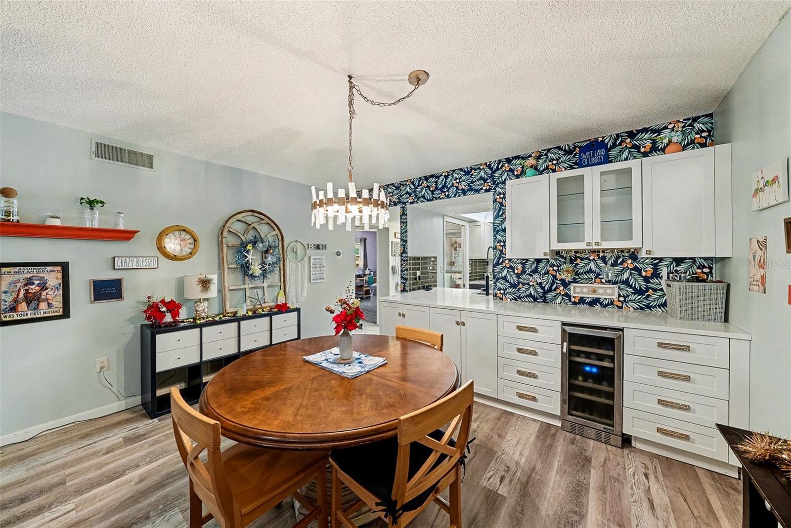 Image 8 of 23 For 831 Maple Court 310