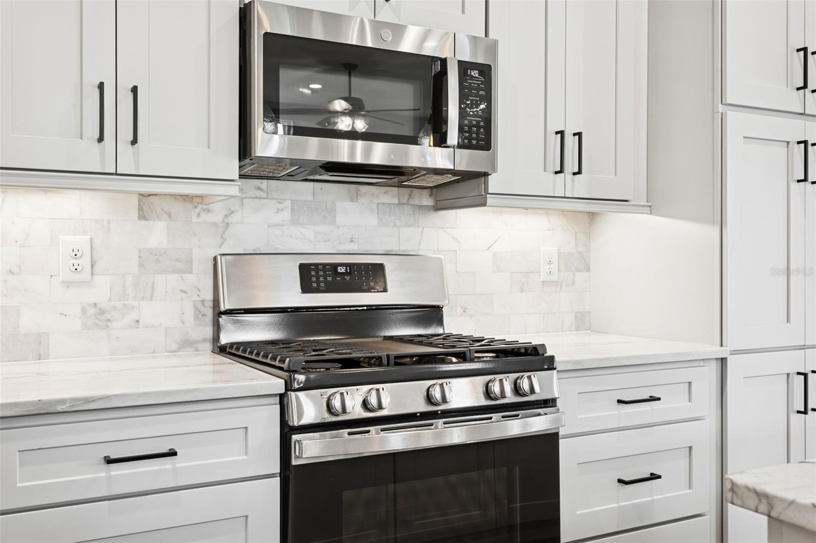 Image 14 of 52 For 3824 Carmen Street