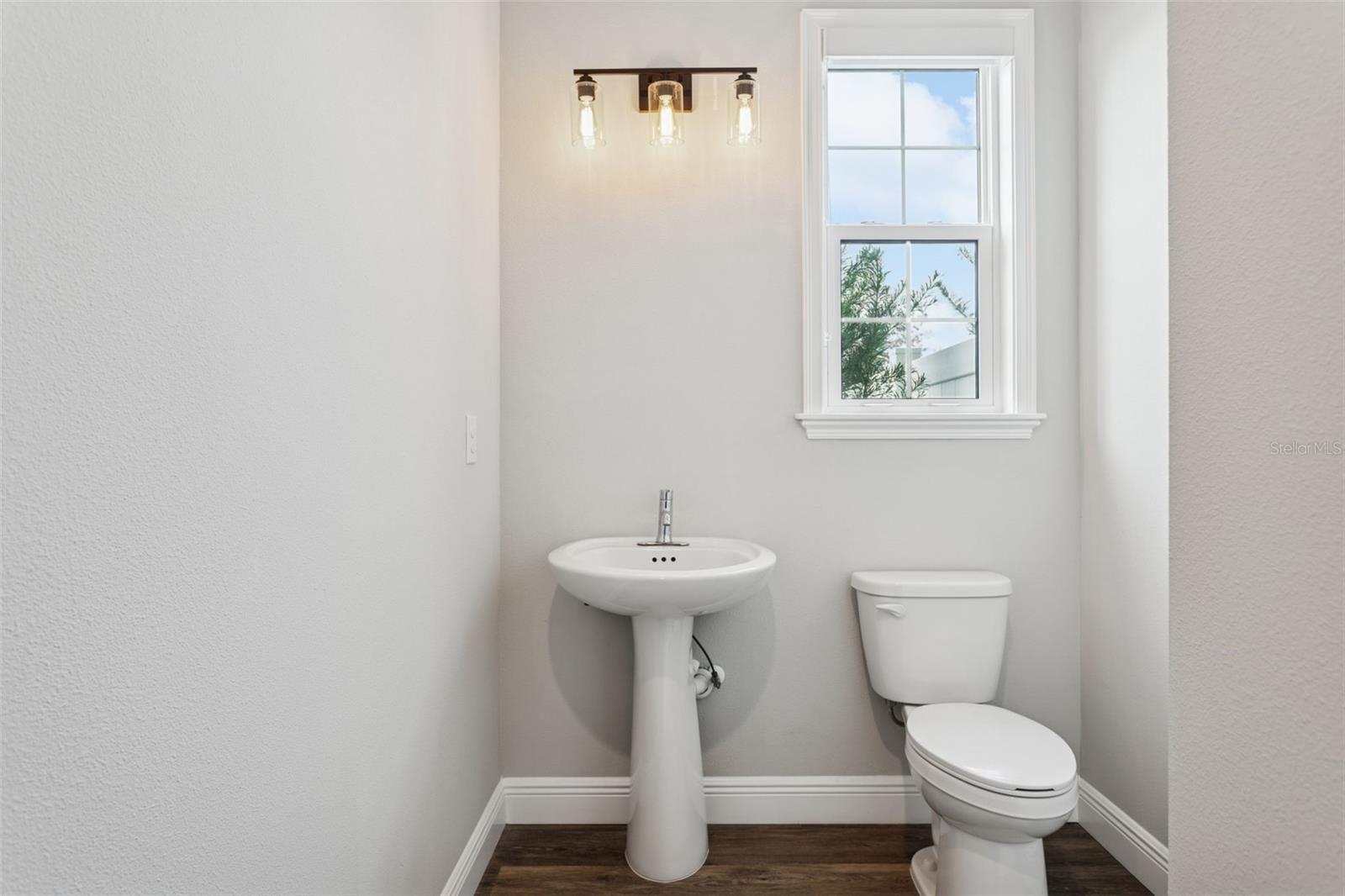 Image 16 of 52 For 3824 Carmen Street