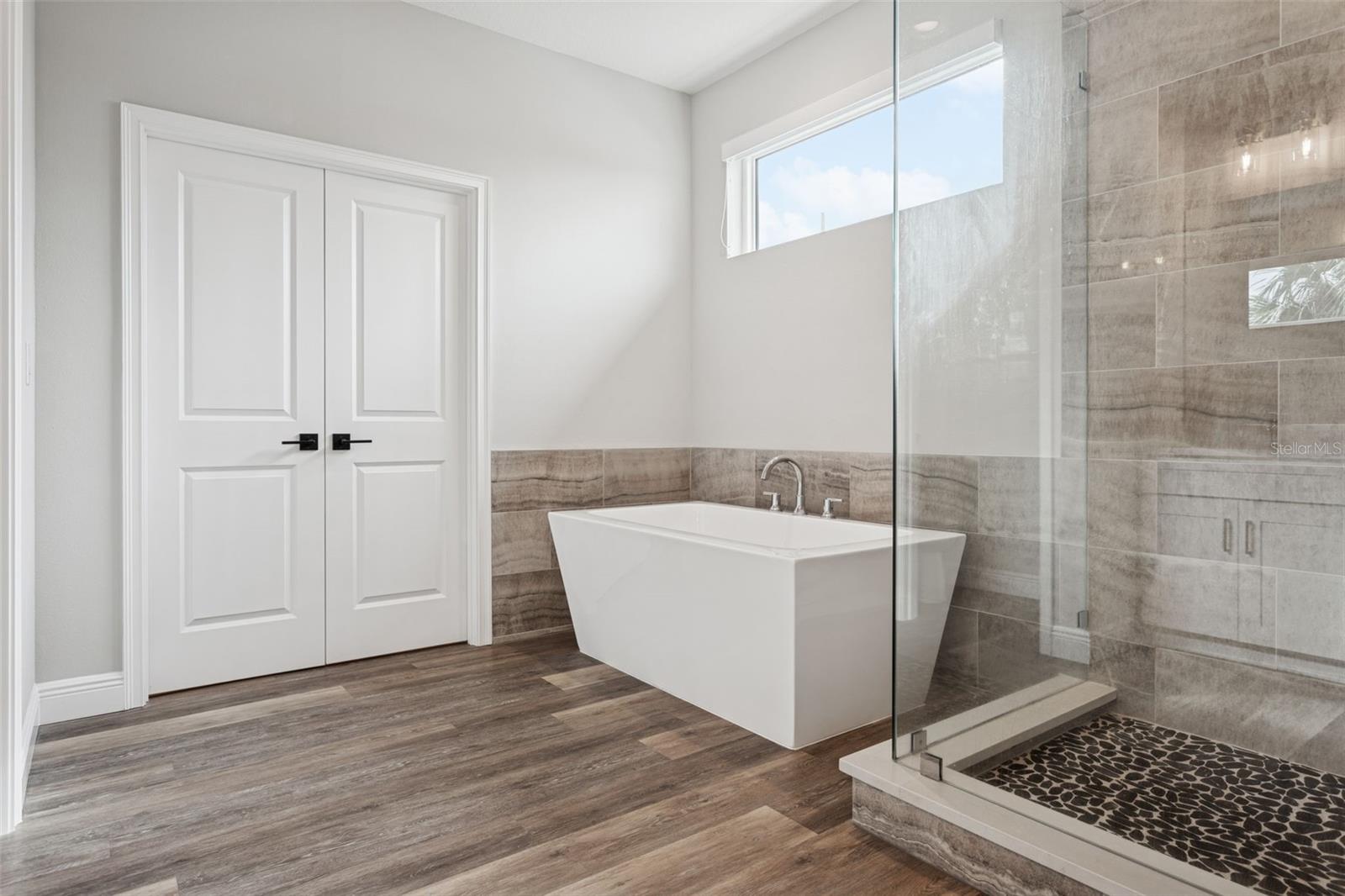 Image 29 of 52 For 3824 Carmen Street