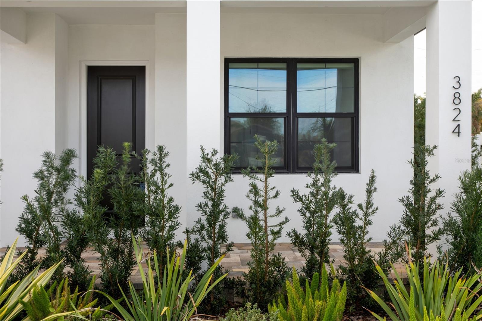 Image 4 of 52 For 3824 Carmen Street