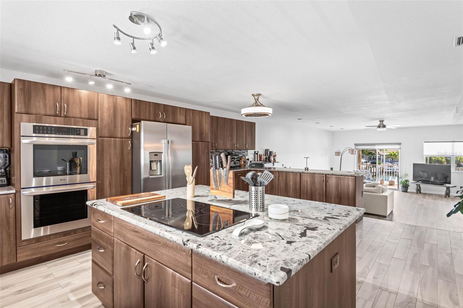 Image 15 of 36 For 1109 Pinellas Bayway S 102