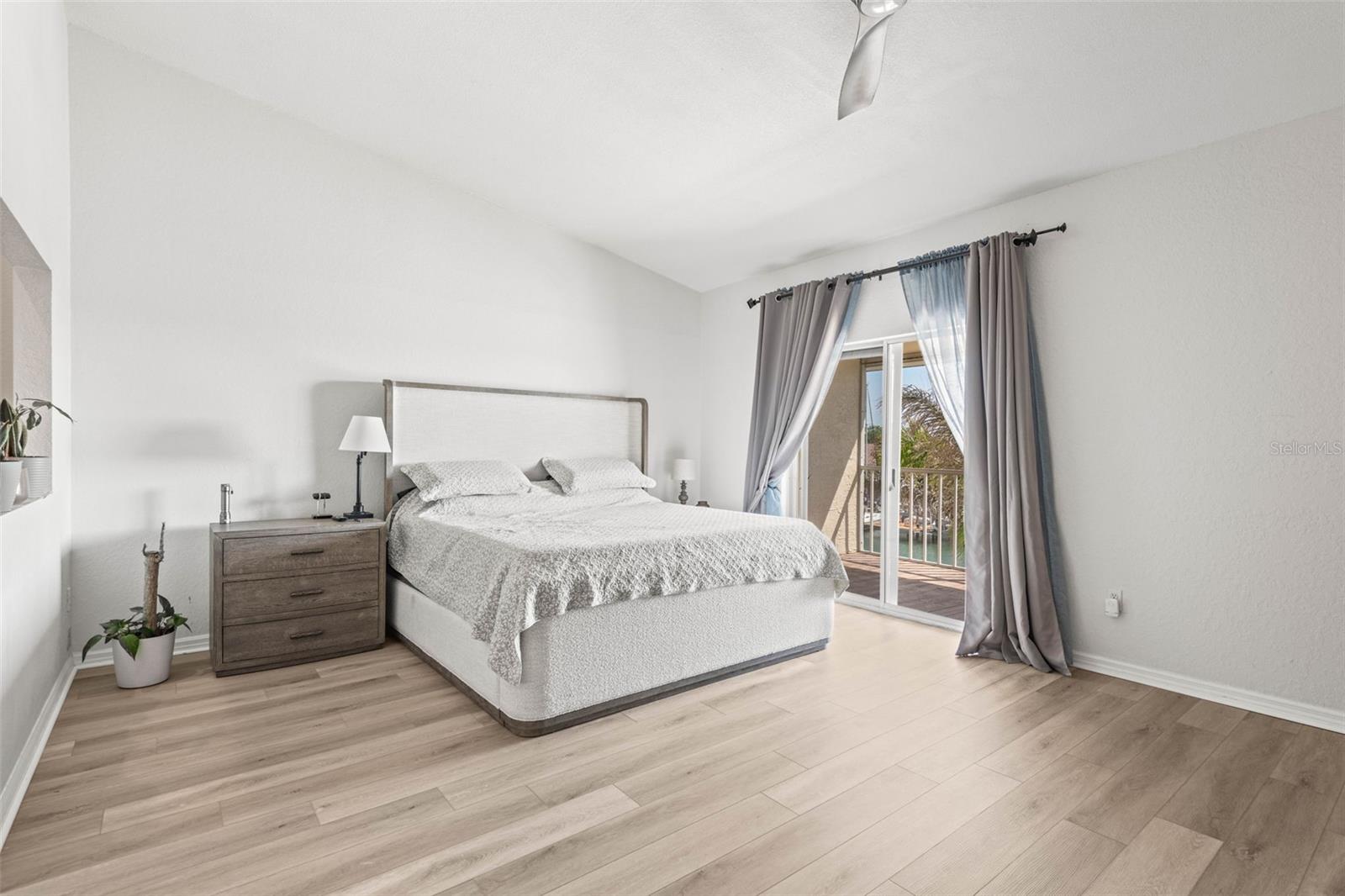 Image 26 of 36 For 1109 Pinellas Bayway S 102