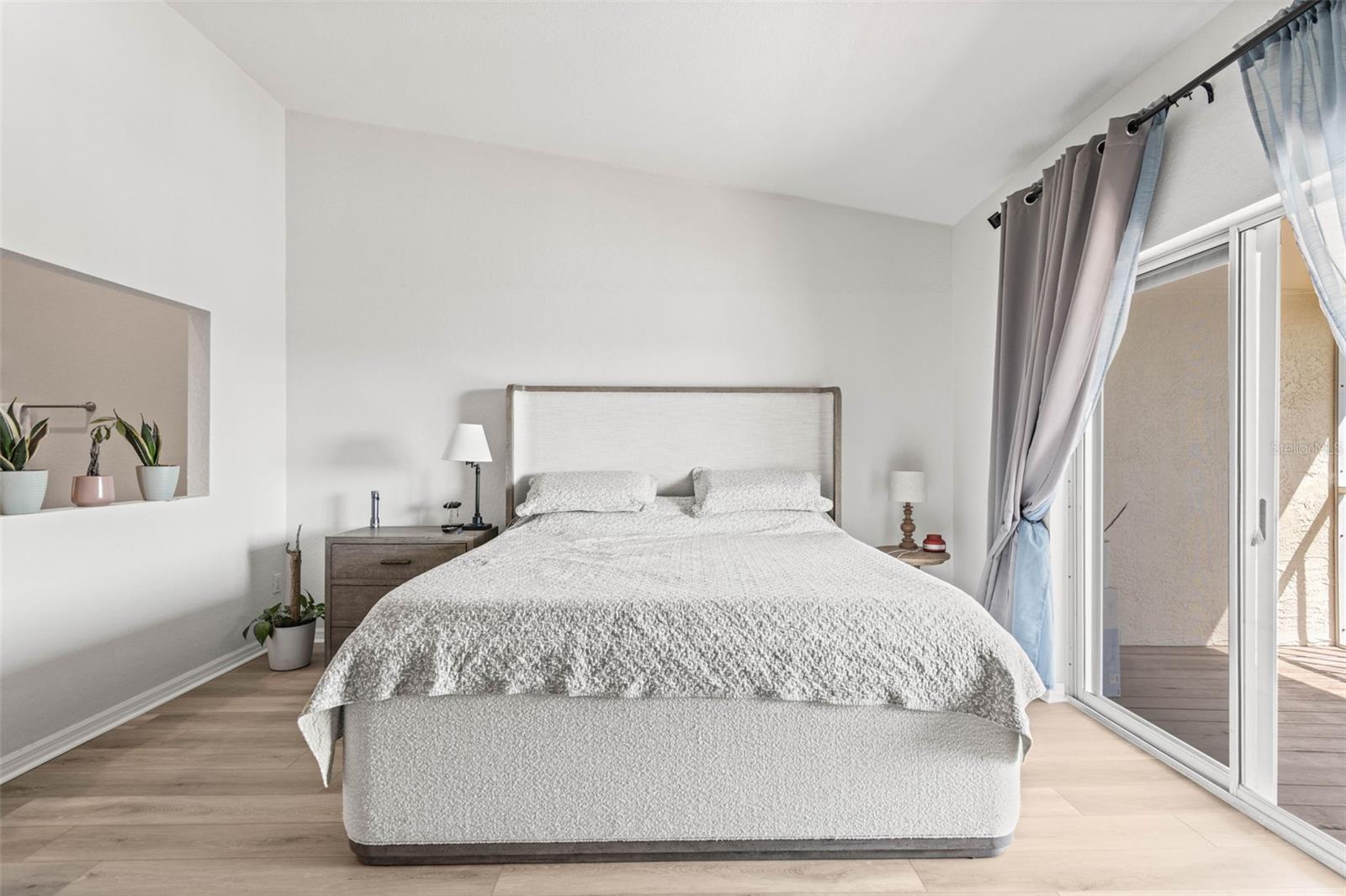 Image 27 of 36 For 1109 Pinellas Bayway S 102