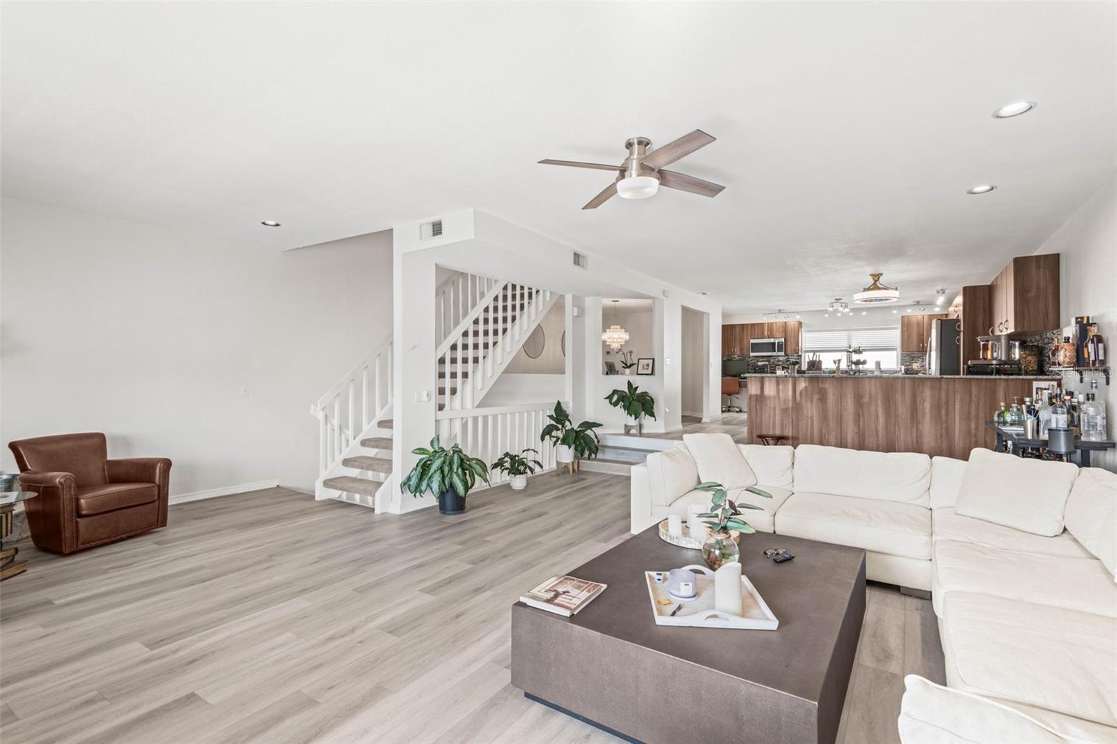 Image 7 of 36 For 1109 Pinellas Bayway S 102