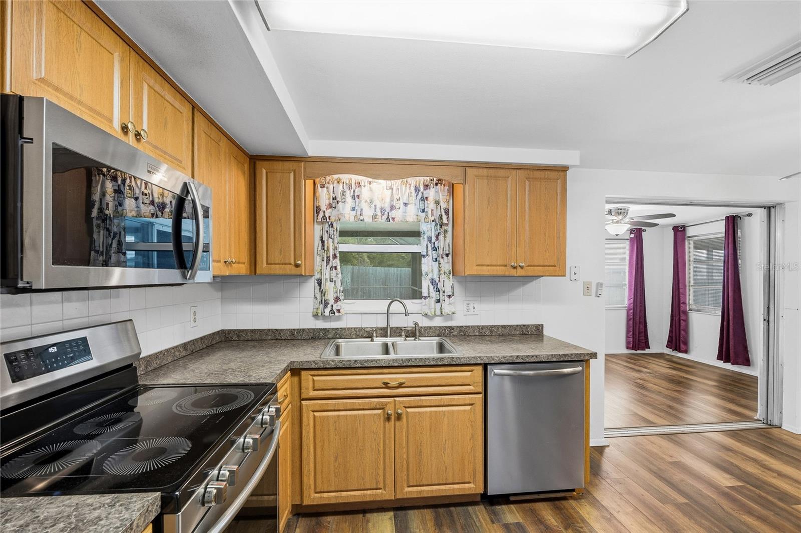 Image 10 of 37 For 3342 Peterborough Street