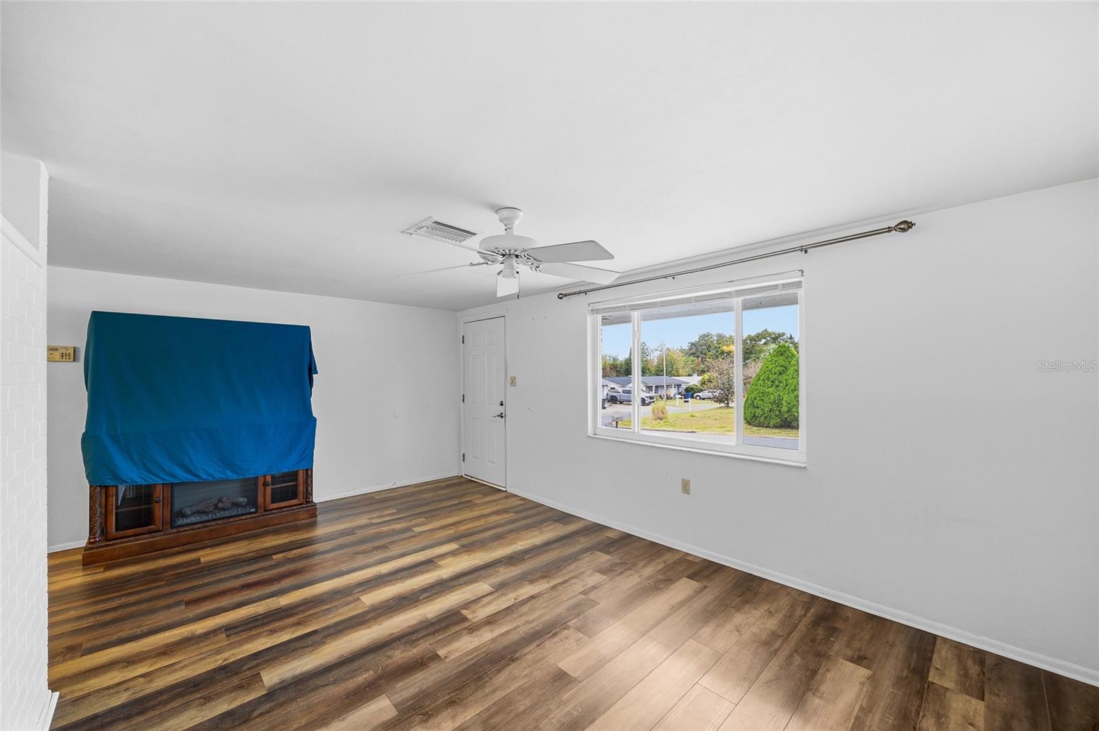 Image 5 of 37 For 3342 Peterborough Street