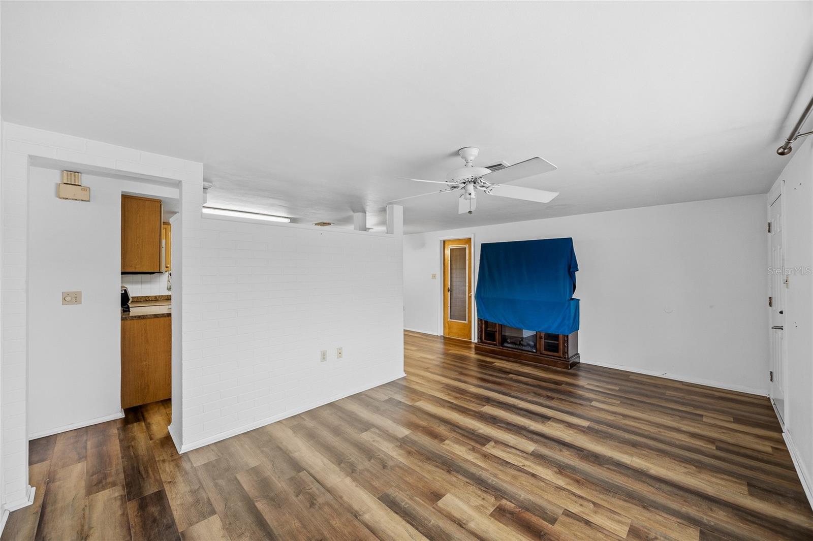 Image 6 of 37 For 3342 Peterborough Street