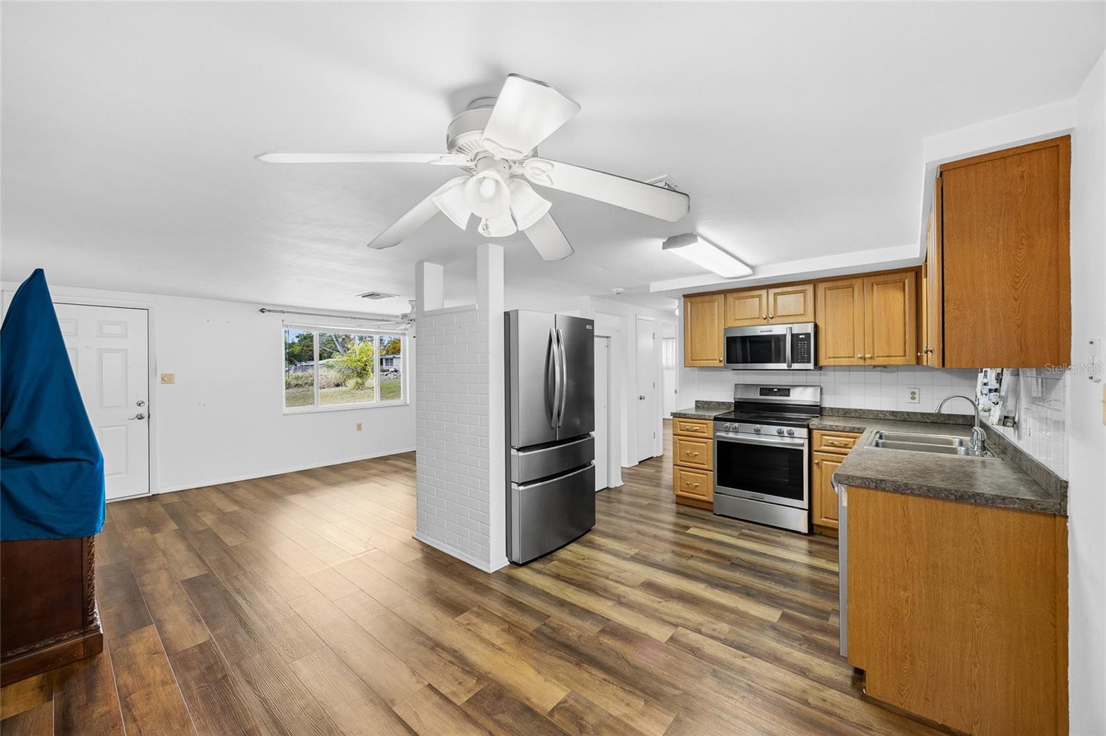 Image 8 of 37 For 3342 Peterborough Street