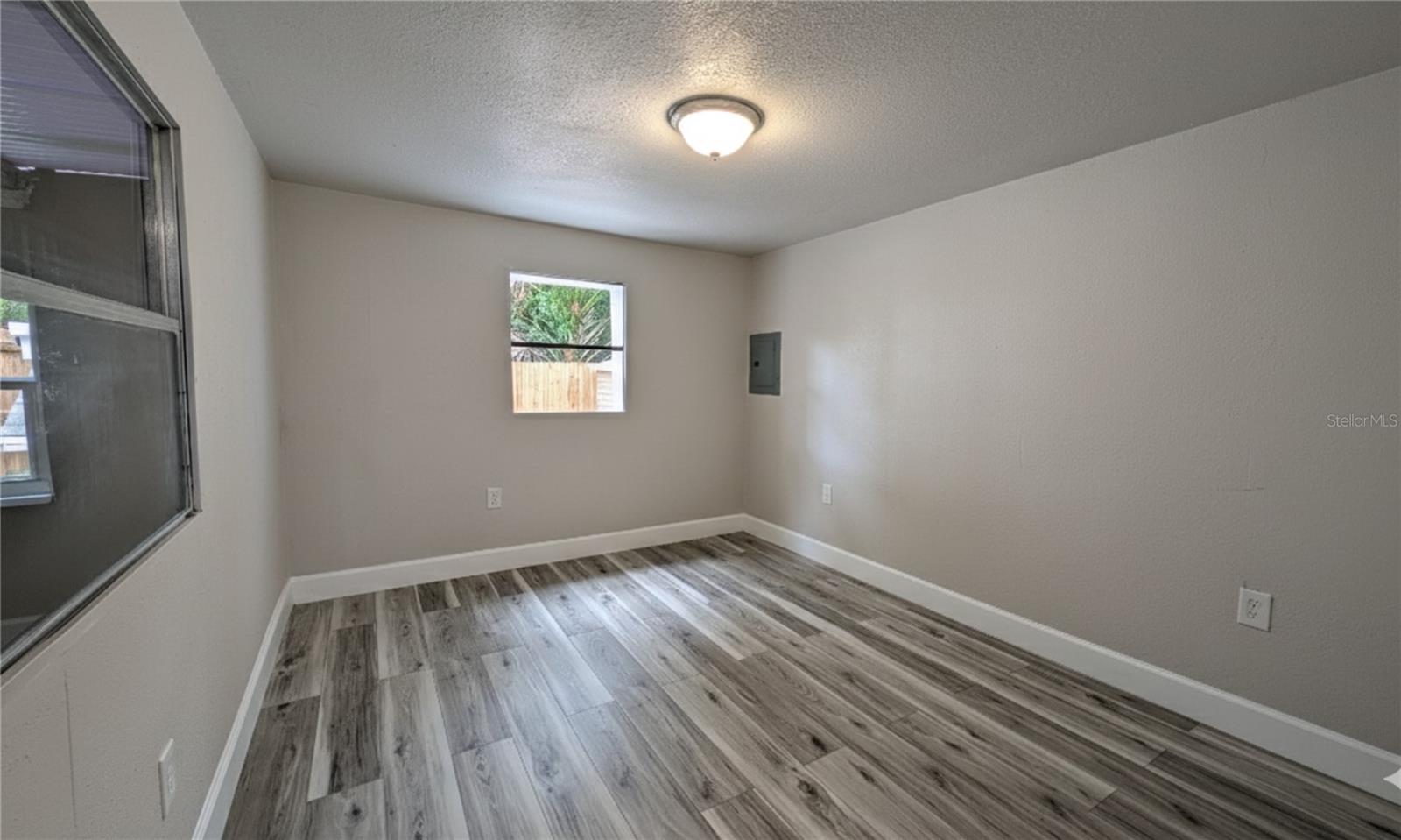 Listing photo id 9 for 9761 Lake Drive