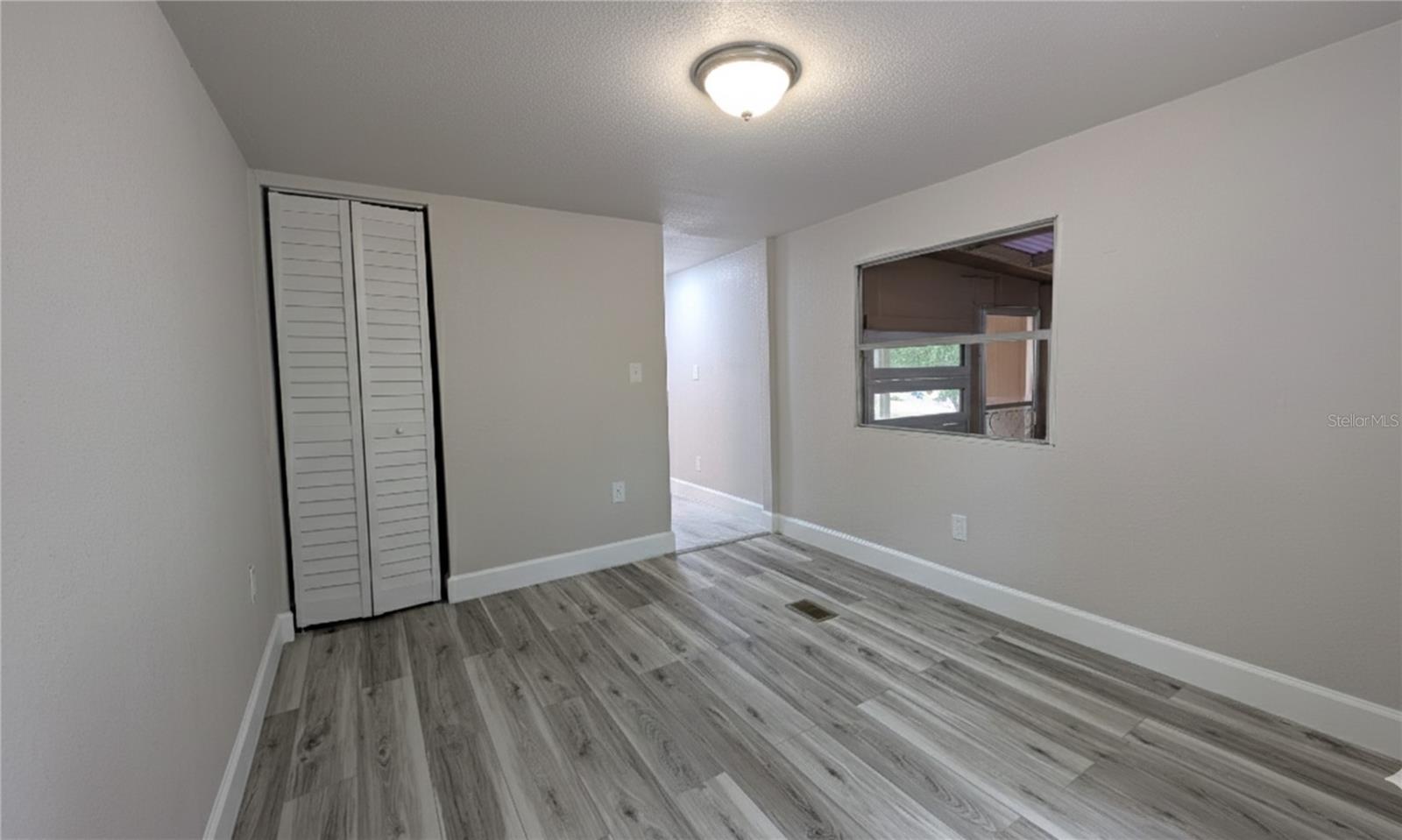 Listing photo id 10 for 9761 Lake Drive