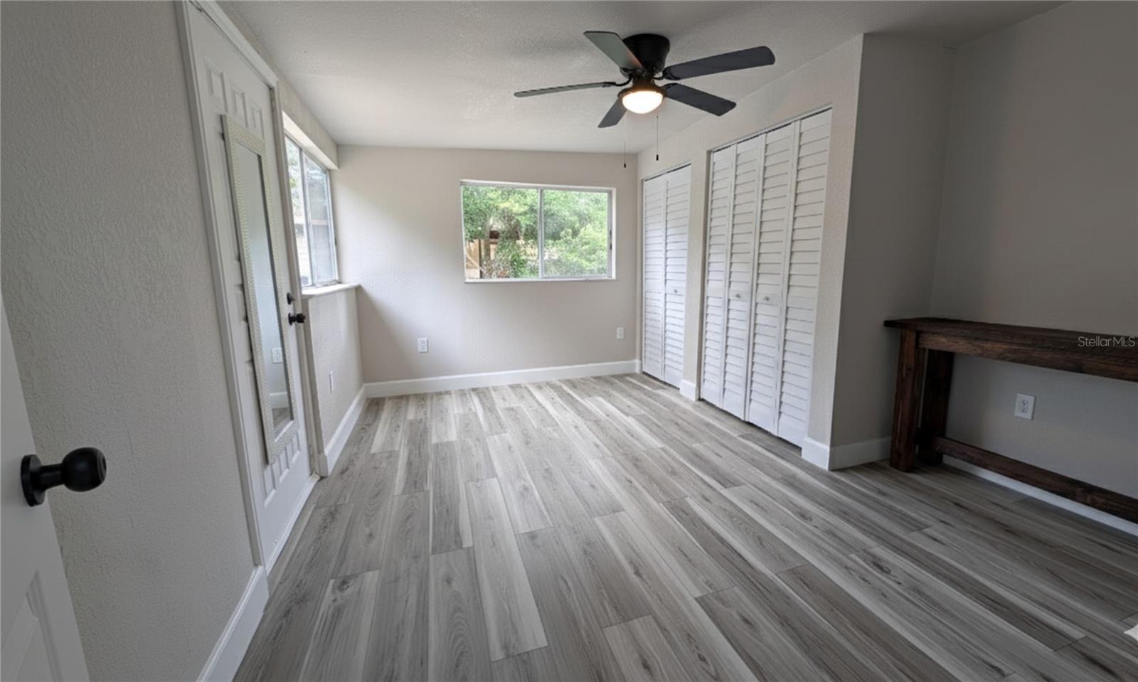 Listing photo id 12 for 9761 Lake Drive