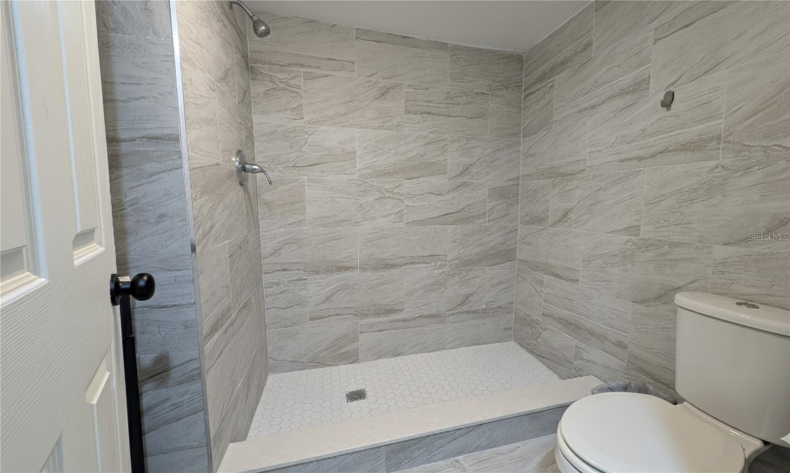 Listing photo id 17 for 9761 Lake Drive