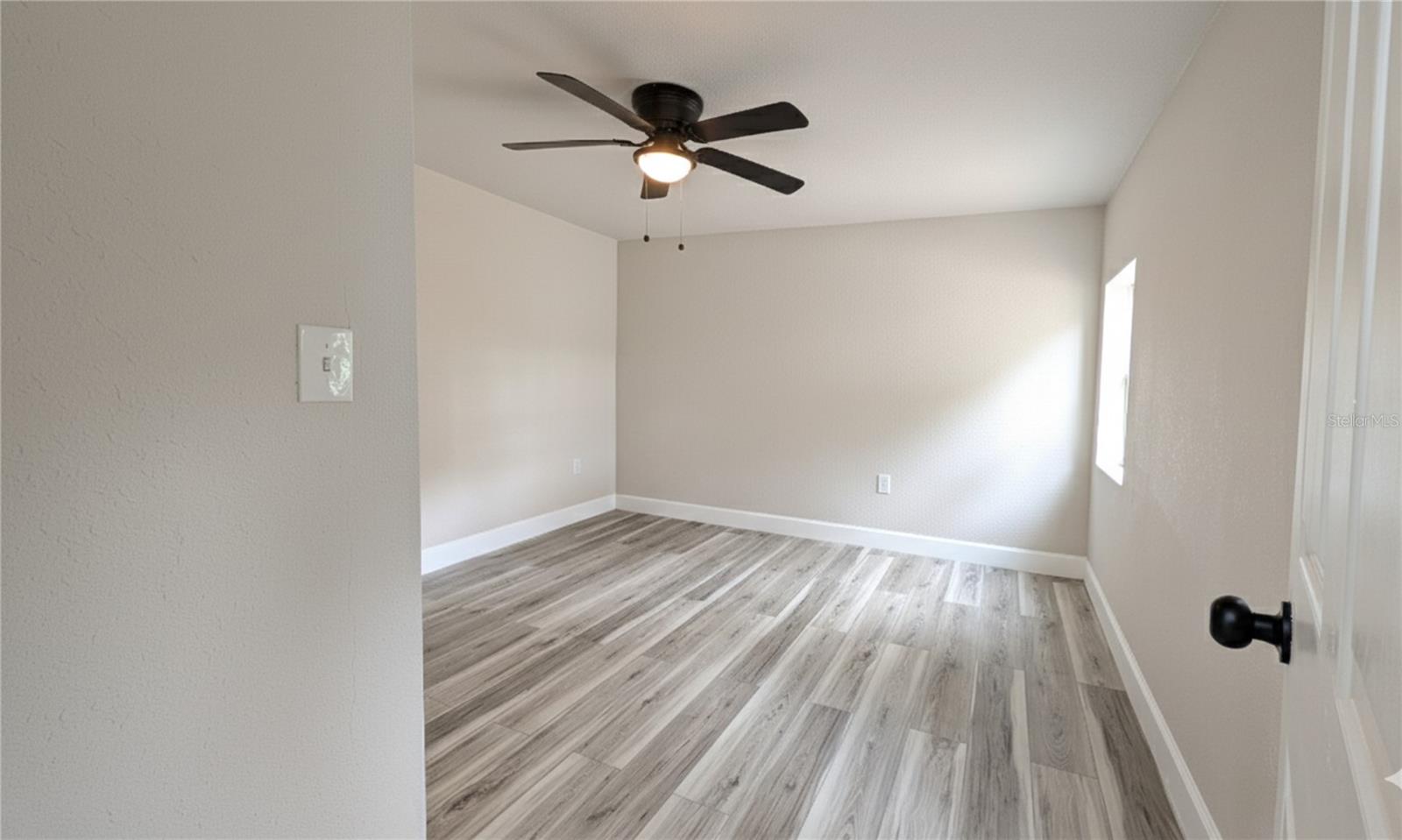 Listing photo id 19 for 9761 Lake Drive